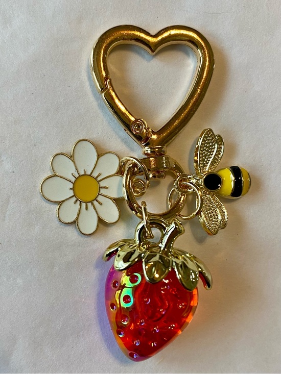 Mint Accessories - Gold Heart Bag Charm Keychain with Red Strawberry, White Daisy & Bee Charm NWOT